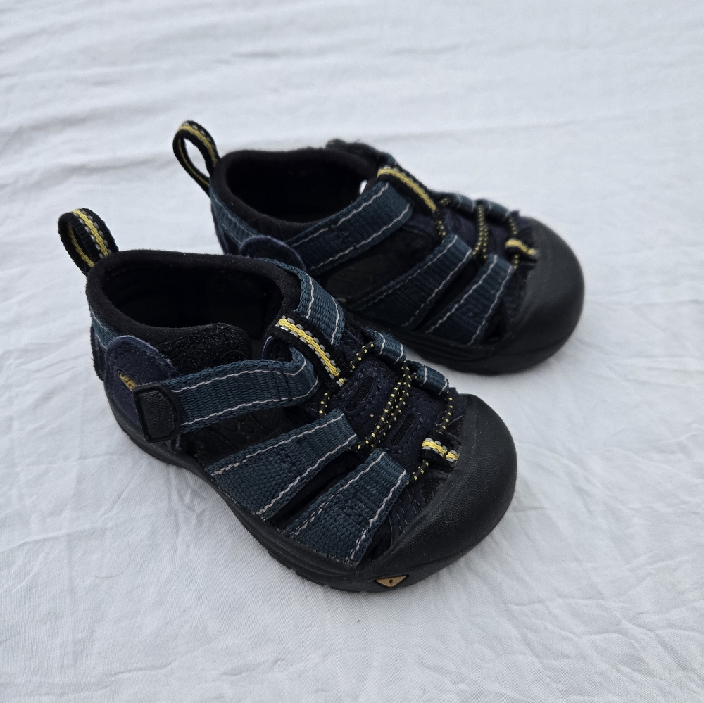 Keen Black and Blue Sport Sandals with Closed-Toe Design